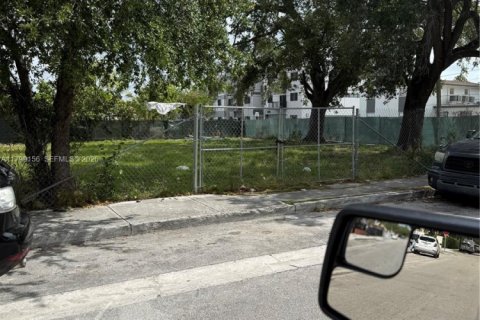 Land in Miami, Florida № 2057527