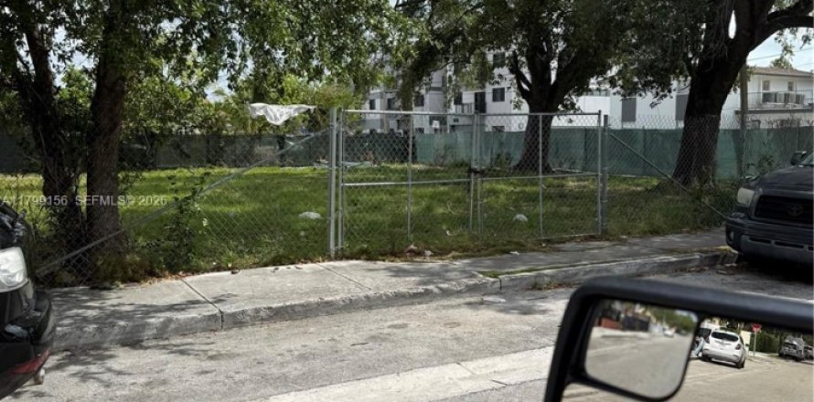 Land in Miami, Florida № 2057527