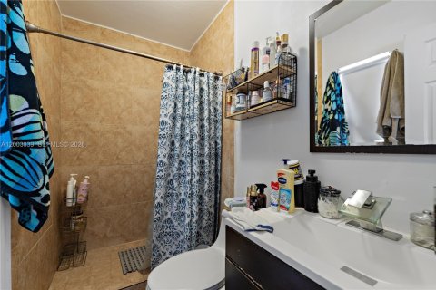 House in Miami, Florida 4 bedrooms, 176.51 sq.m. № 2066494 - photo 21