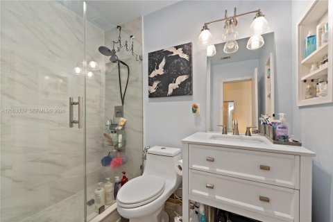 House in Miami, Florida 4 bedrooms, 176.51 sq.m. № 2066494 - photo 13