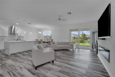 Casa en venta en Port St. Lucie, Florida, 3 dormitorios, 193.24 m2 № 1958955 - foto 3