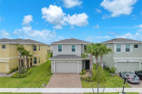 Casa en venta en Port St. Lucie, Florida, 3 dormitorios, 193.24 m2 № 1958955 - foto 1