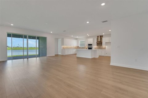 House in ANGELINE in Land O' Lakes, Florida 4 bedrooms, 287.9 sq.m. № 1915726 - photo 14