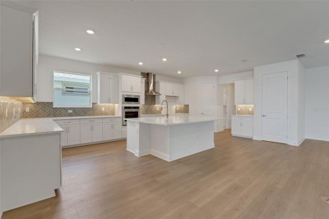 House in ANGELINE in Land O' Lakes, Florida 4 bedrooms, 287.9 sq.m. № 1915726 - photo 12