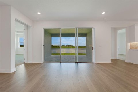 House in ANGELINE in Land O' Lakes, Florida 4 bedrooms, 287.9 sq.m. № 1915726 - photo 7