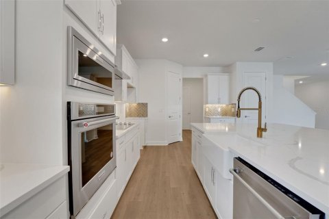 House in ANGELINE in Land O' Lakes, Florida 4 bedrooms, 287.9 sq.m. № 1915726 - photo 11