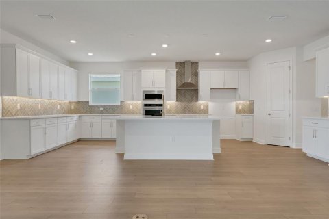 House in ANGELINE in Land O' Lakes, Florida 4 bedrooms, 287.9 sq.m. № 1915726 - photo 13