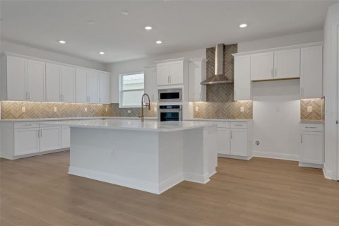 House in ANGELINE in Land O' Lakes, Florida 4 bedrooms, 287.9 sq.m. № 1915726 - photo 10