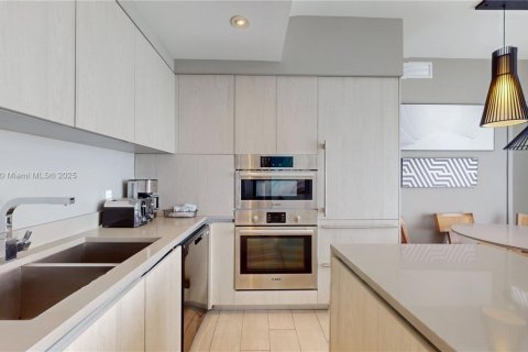 Copropriété à vendre à Hollywood, Floride: 3 chambres, 104.89 m2 № 1925806 - photo 1