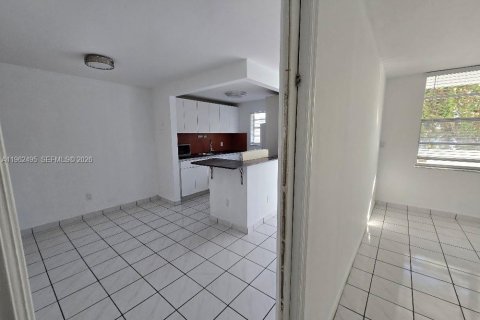 Copropriété à louer à Miami Beach, Floride: 2 chambres, 62.89 m2 № 2025834 - photo 9