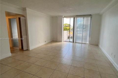 Condo in North Miami, Florida, 2 bedrooms  № 2076248 - photo 6
