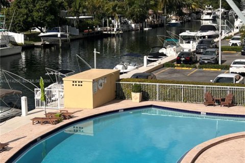 Condo in North Miami, Florida, 2 bedrooms  № 2076248 - photo 5