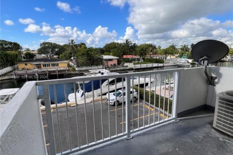 Condo in North Miami, Florida, 2 bedrooms  № 2076248 - photo 2