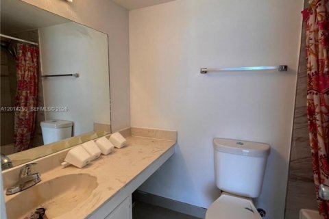 Condo in North Miami, Florida, 2 bedrooms  № 2076248 - photo 11