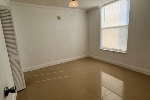 Condo in North Miami, Florida, 2 bedrooms  № 2076248 - photo 15