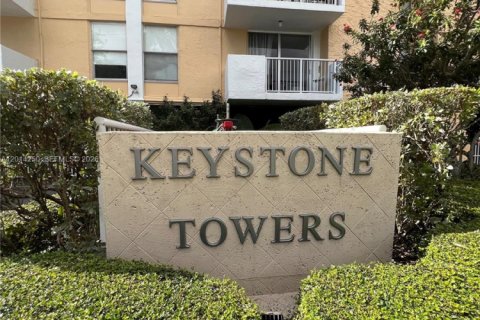 Condo in North Miami, Florida, 2 bedrooms  № 2076248 - photo 16