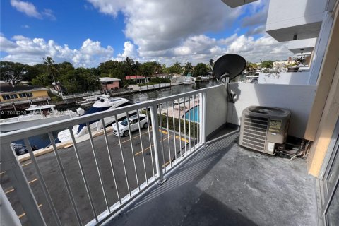 Condo in North Miami, Florida, 2 bedrooms  № 2076248 - photo 7