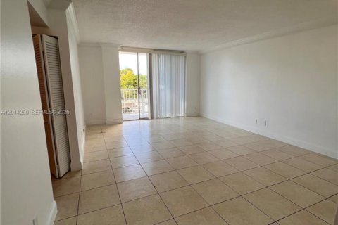Condo in North Miami, Florida, 2 bedrooms  № 2076248
