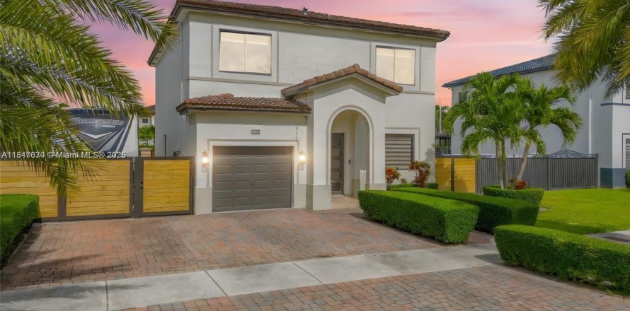 Casa en Homestead, Florida 5 dormitorios, 238.2 m2 № 1845504