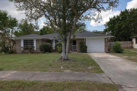 Villa ou maison à Deltona, Floride 2 chambres, 145.39 m2 № 2375540