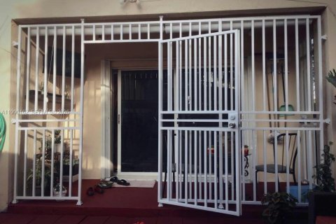 Casa en venta en Sweetwater, Florida, 3 dormitorios, 122.63 m2 № 2057855 - foto 3