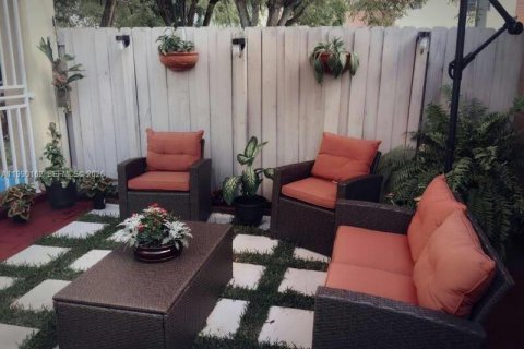 Casa en venta en Sweetwater, Florida, 3 dormitorios, 122.63 m2 № 2057855 - foto 4