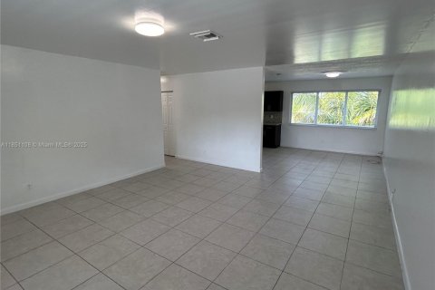 Propiedad comercial en venta en Pompano Beach, Florida, 362.04 m2 № 1865783 - foto 20