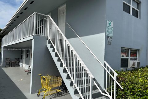 Propiedad comercial en venta en Pompano Beach, Florida, 362.04 m2 № 1865783 - foto 5