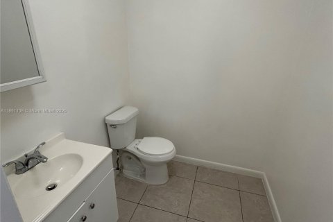 Propiedad comercial en venta en Pompano Beach, Florida, 362.04 m2 № 1865783 - foto 24