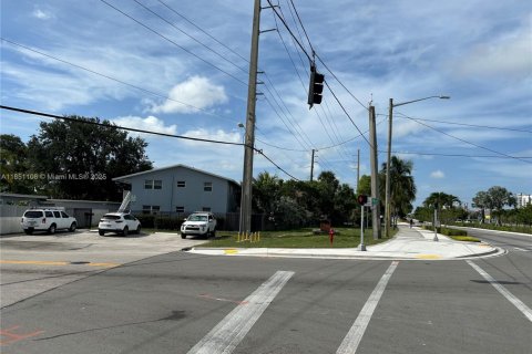Propiedad comercial en venta en Pompano Beach, Florida, 362.04 m2 № 1865783 - foto 9