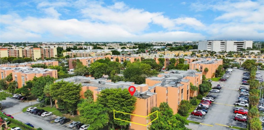 Condo à Miami, Floride, 3 chambres  № 1945417