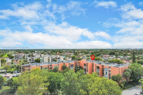 Copropriété à vendre à Miami, Floride: 3 chambres, 117.61 m2 № 1945417 - photo 4