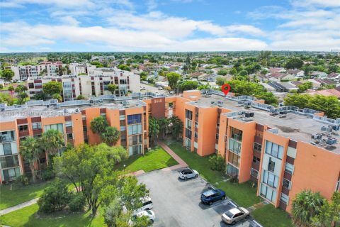 Copropriété à vendre à Miami, Floride: 3 chambres, 117.61 m2 № 1945417 - photo 2