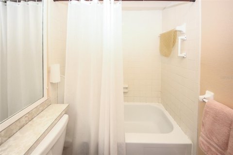 Condominio en alquiler en New Port Richey, Florida, 1 dormitorio, 72.37 m2 № 1820559 - foto 13