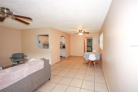 Condominio en alquiler en New Port Richey, Florida, 1 dormitorio, 72.37 m2 № 1820559 - foto 4