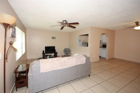 Condominio en alquiler en New Port Richey, Florida, 1 dormitorio, 72.37 m2 № 1820559 - foto 3