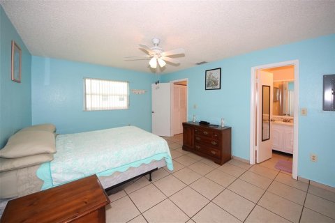 Condominio en alquiler en New Port Richey, Florida, 1 dormitorio, 72.37 m2 № 1820559 - foto 11