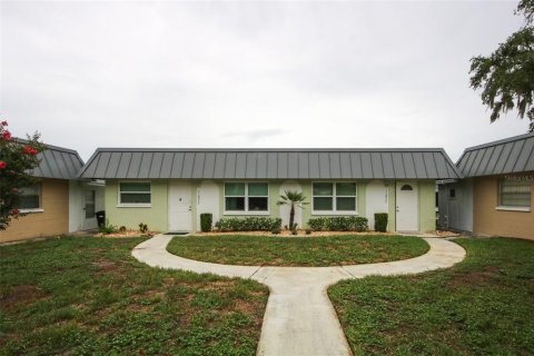 Condominio en alquiler en New Port Richey, Florida, 1 dormitorio, 72.37 m2 № 1820559 - foto 1
