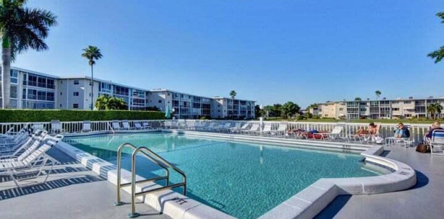 Condo in Palm Springs, Florida, 2 bedrooms № 1103530
