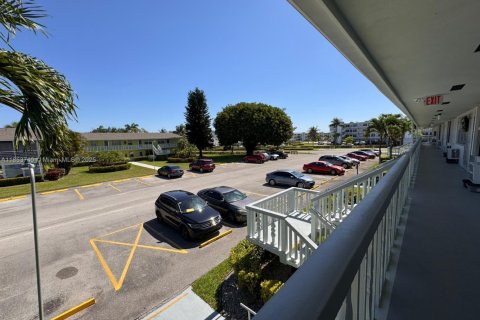Condo in West Palm Beach, Florida, 1 bedroom  № 1871597 - photo 2