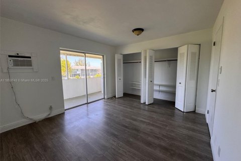 Condo in West Palm Beach, Florida, 1 bedroom  № 1871597 - photo 12