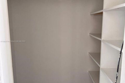 Condo in West Palm Beach, Florida, 1 bedroom  № 1871597 - photo 9