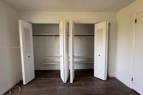 Condo in West Palm Beach, Florida, 1 bedroom  № 1871597 - photo 13