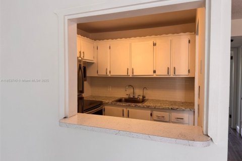 Condo in West Palm Beach, Florida, 1 bedroom  № 1871597 - photo 16