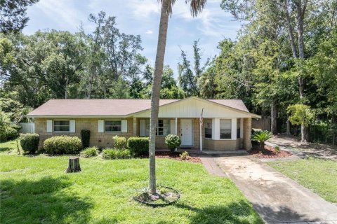 House in Ocala, Florida 3 bedrooms, 131.36 sq.m. № 2299275