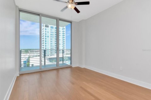 Condo in Tampa, Florida, 2 bedrooms  № 1609386 - photo 14