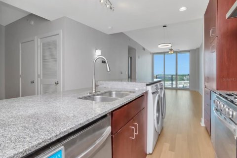 Condo in Tampa, Florida, 2 bedrooms  № 1609386 - photo 4