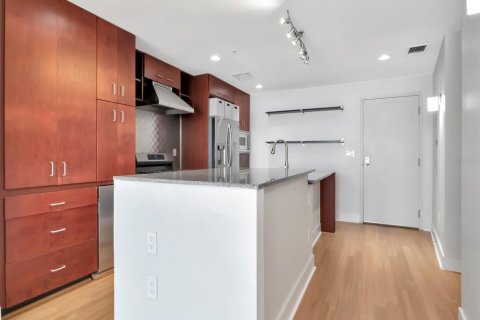 Condo in Tampa, Florida, 2 bedrooms  № 1609386 - photo 8