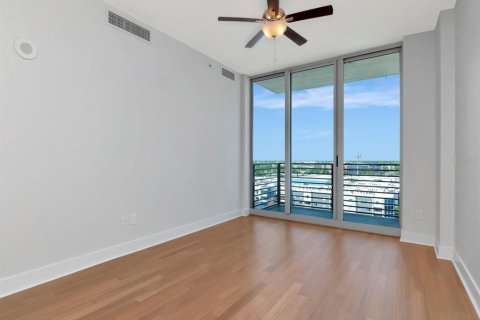 Condo in Tampa, Florida, 2 bedrooms  № 1609386 - photo 13
