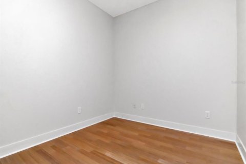 Condo in Tampa, Florida, 2 bedrooms  № 1609386 - photo 10